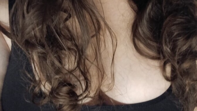 Saçlarımın dibi hemen yağlanıyor, uçları ise çok kuru ve pişmaniye gibi öneride bulunur musunuz?