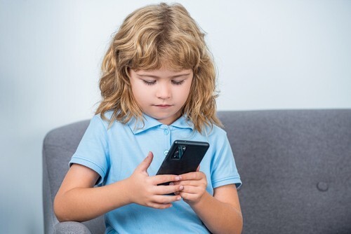 Çocuklara akıllı telefon Kaç yaşında alınmalı sizce?