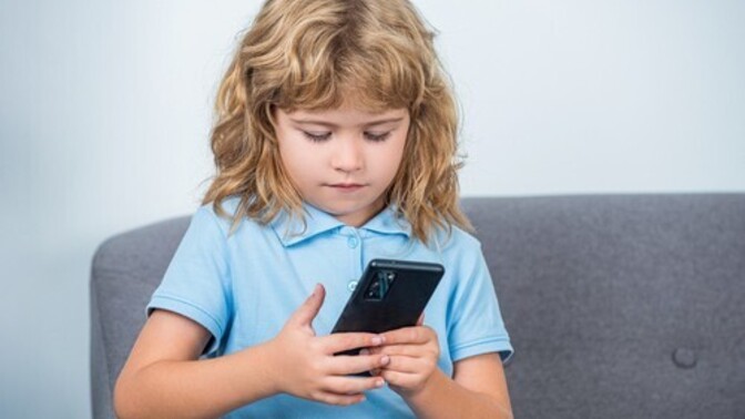 Çocuklara akıllı telefon Kaç yaşında alınmalı sizce?