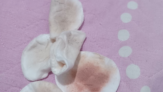 Kızlar makyajınızi çıkarmak için kaç mendil kullanıyorsunuz?