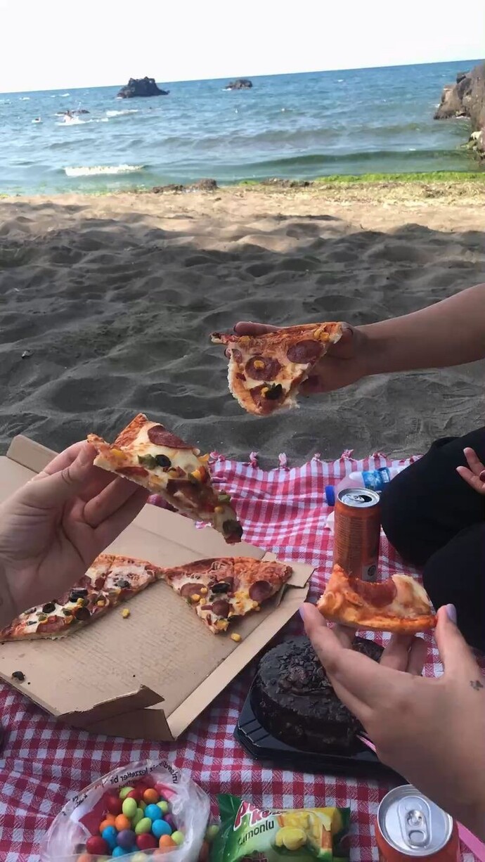 Pizzayı nasıl yiyorsunuz?