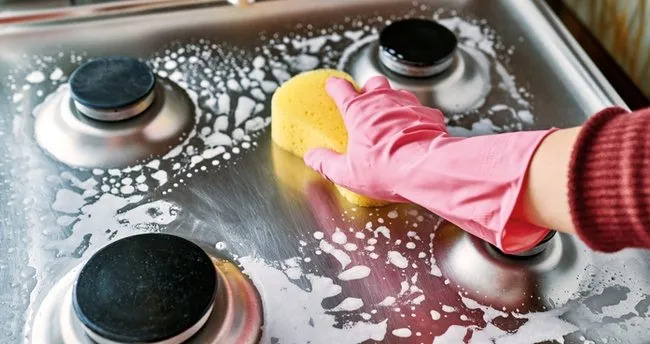 Ocak düğmelerinin arasına kaçan yağ nasıl temizlenir?