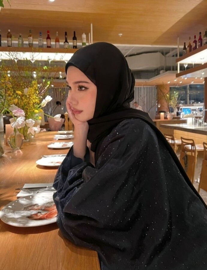 Tesettürlü kadınlarla ilişki kuran erkekler dinlerine bağlı olduklarından mı yoksa açık giyimi kıskandıklarından mi istiyorlar?