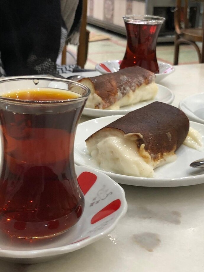 Sütlaç mı kazandibi mi?
