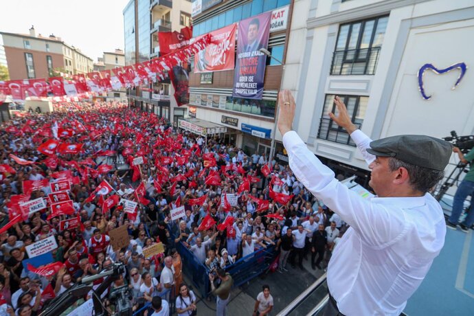 AKP DEM ile anlaştıktan sonra Özgür Özel neden Kürt olmaya karar verdi?