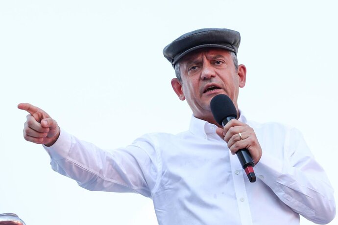 AKP DEM ile anlaştıktan sonra Özgür Özel neden Kürt olmaya karar verdi?