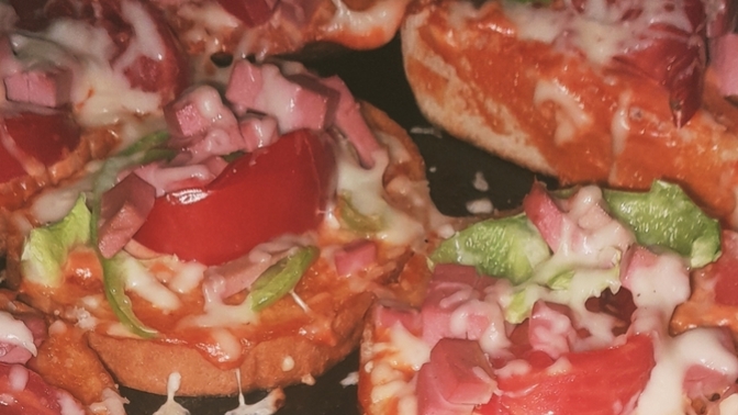 Mini pizzalarımı sizinle paylaşır mıyım söyleyim mi?