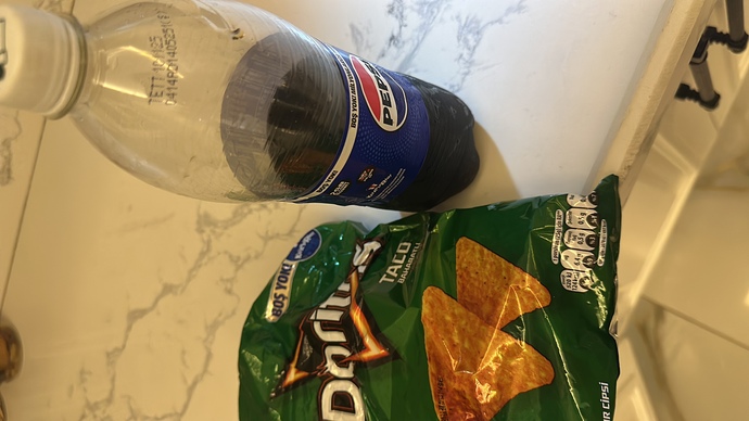 Bu cips yoğurtla gider mi yoksa sade daha mi iyi?