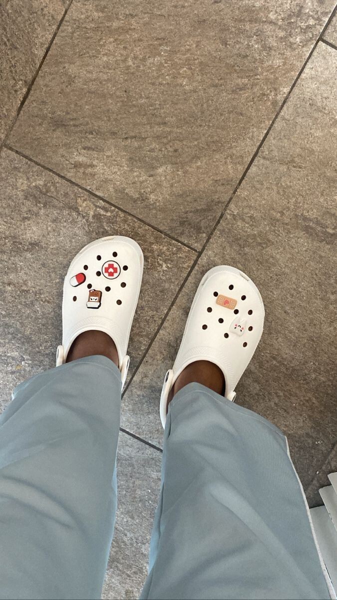 Sağlıkçılar neden hep crocs giyiyor?