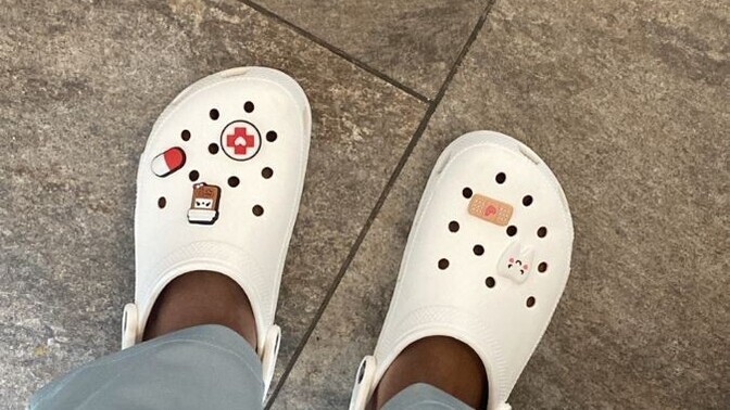 Sağlıkçılar neden hep crocs giyiyor?