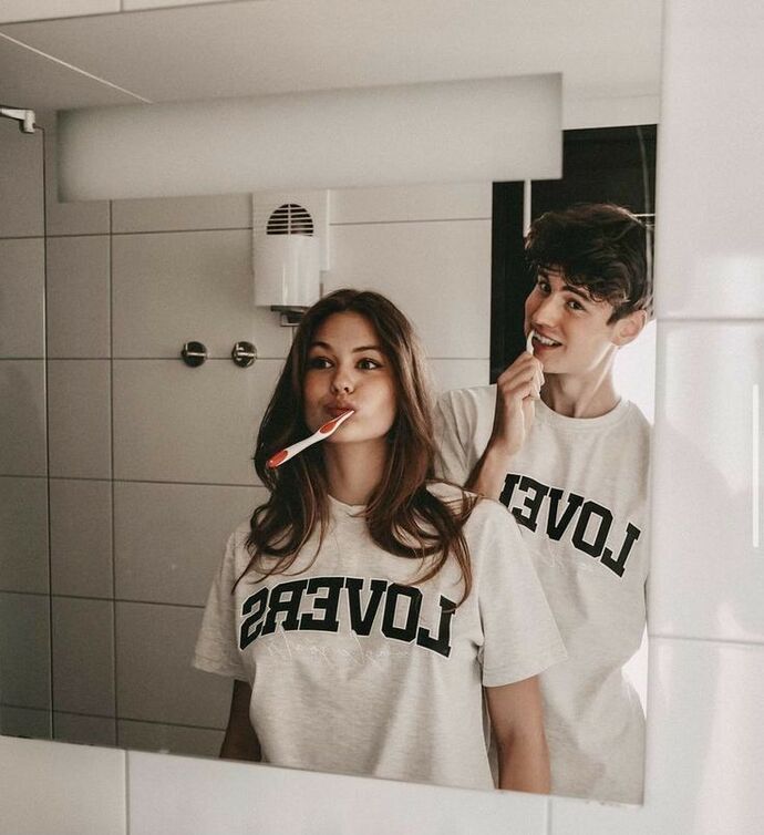 Sevgilinizle ayna pozunuz varsa aşkınız gerçek ve sonsuz mu demek?