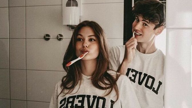 Sevgilinizle ayna pozunuz varsa aşkınız gerçek ve sonsuz mu demek?
