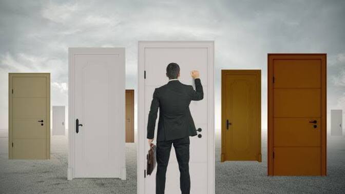 Sabahın köründe kapı zilinizi çalan insana ilk sözünüz ne olur?