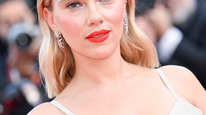 Scarlett Johansson mı Margot Robbie mi daha güzel?