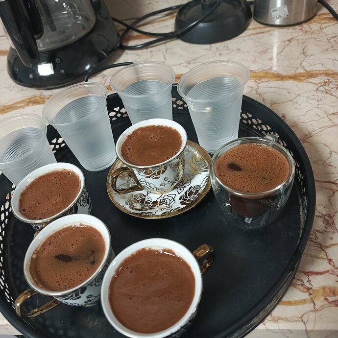 Kahve mi içsek dedikten sonra sizin evde o iş kimin üstüne kalır?