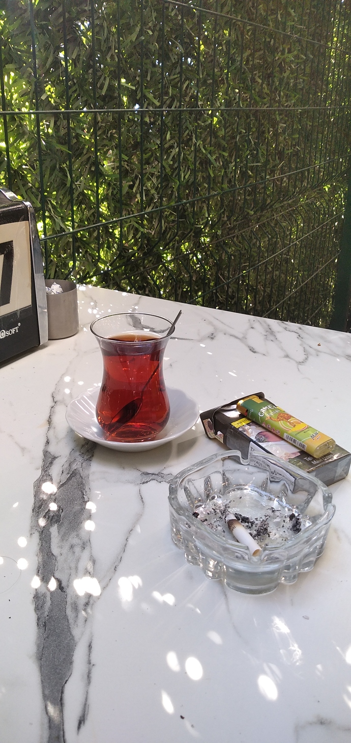 Sıcakta sıcak içecekler içilmez mi?