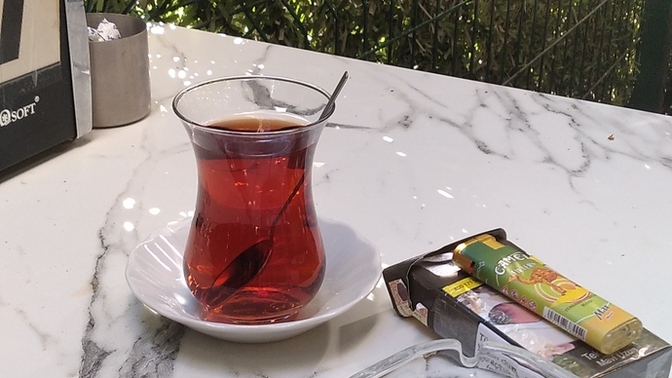 Sıcakta sıcak içecekler içilmez mi?