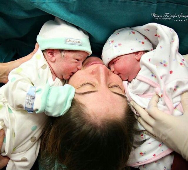 🤰🏻🤱🏻👩‍👦‍👦