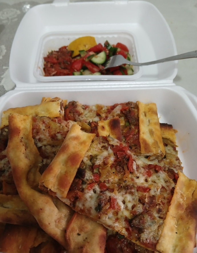 Akşamları yemek yemeyi seviyor musunuz?