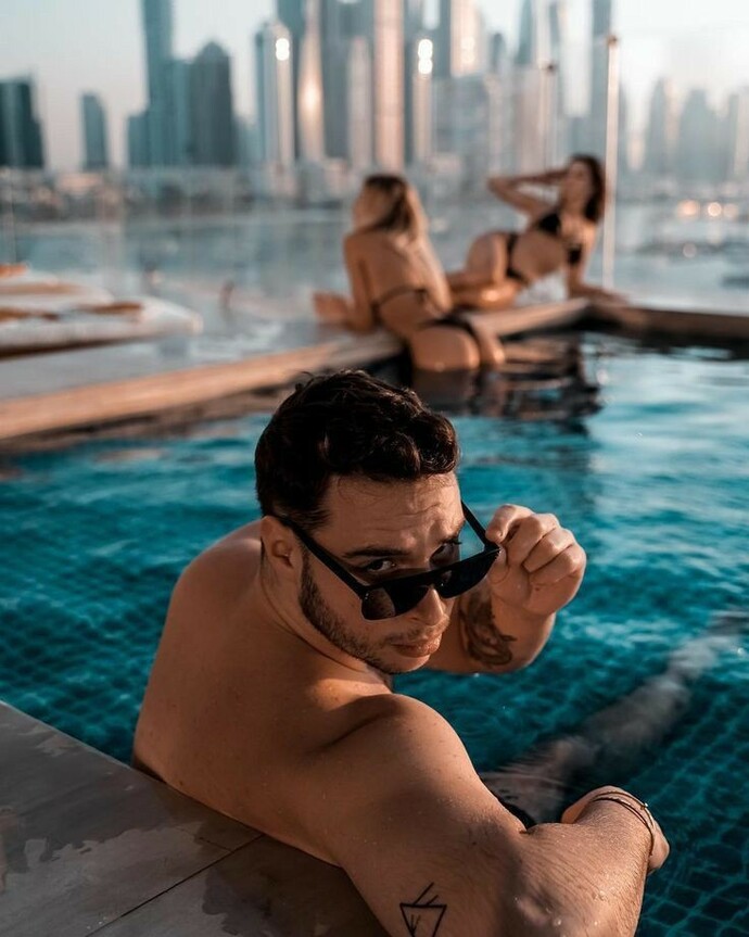 Geniş omuz her erkeği çekici yapar mı?
