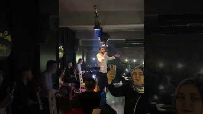 Tam ciddi bir ilişkiye başlamak istiyorum bir gülmem geliyor 😂 ?