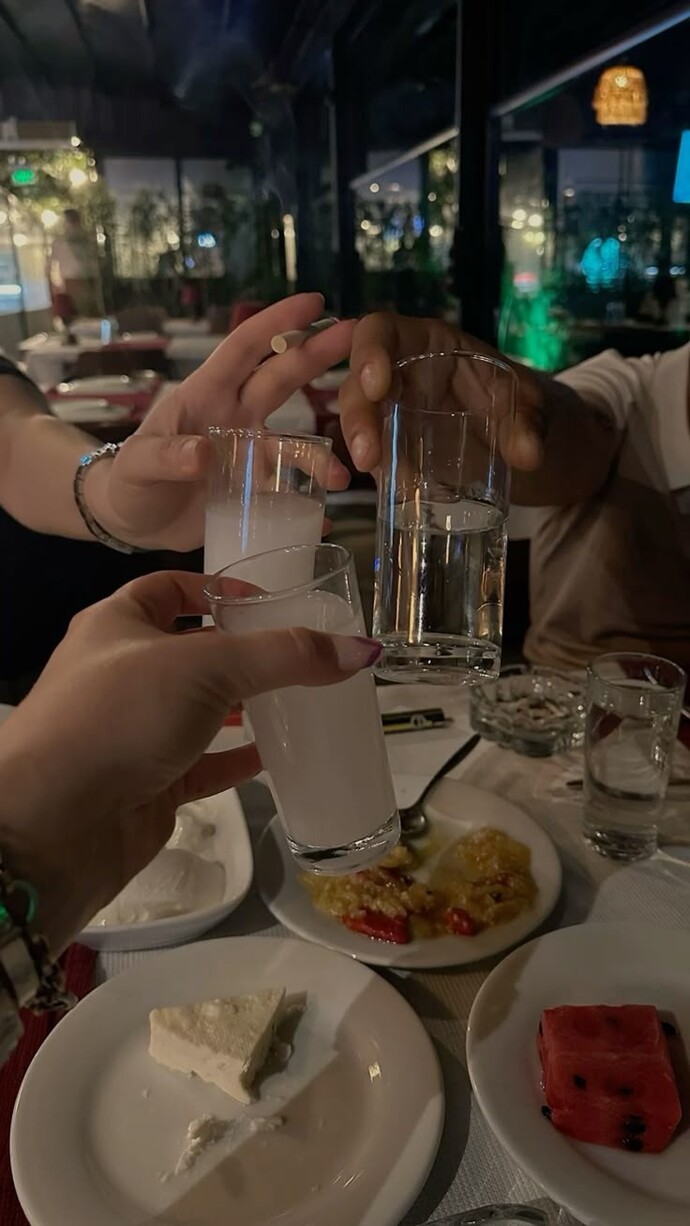 Bu gece kime içiyoruz?