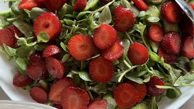Daha önce çilekli semizotu salatasını denediniz mi?