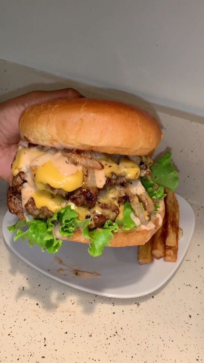 Hangisi daha mutlu eder: anne köftesi mi, double cheeseburger mi?