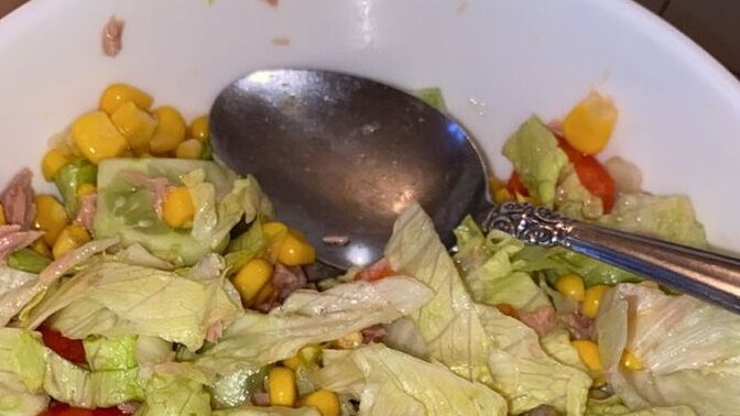 Ton balıklı salata sever misin?