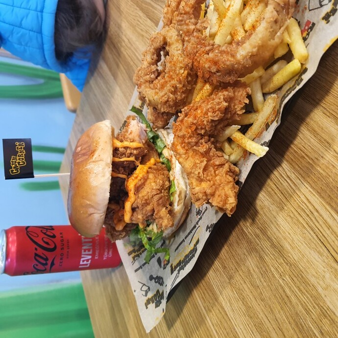 Severek yediğiniz hamburger menüsü var mı?