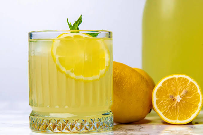 Normal limonatamı yoksa çilekli limonatamı ?
