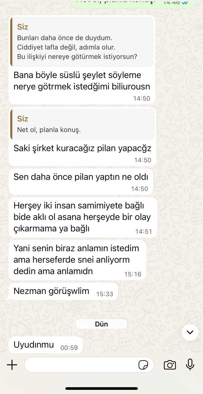 Sizce seviyor mu dalga mı geçiyor ne yapmam lazım sürekli dönüyor ama özür yok?