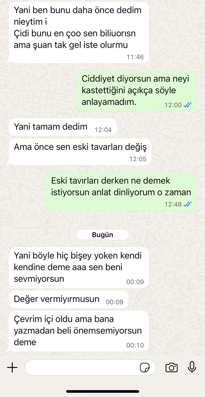 Sizce seviyor mu dalga mı geçiyor ne yapmam lazım sürekli dönüyor ama özür yok?
