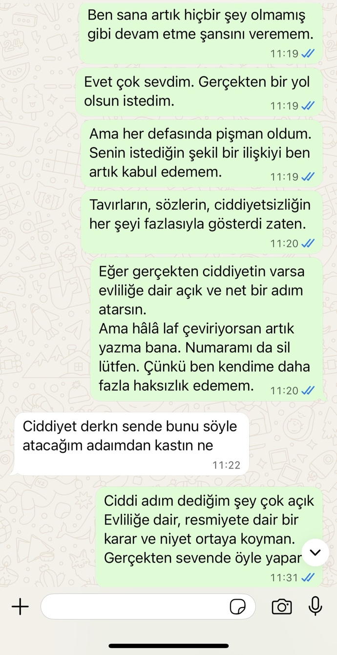 Sizce seviyor mu dalga mı geçiyor ne yapmam lazım sürekli dönüyor ama özür yok?