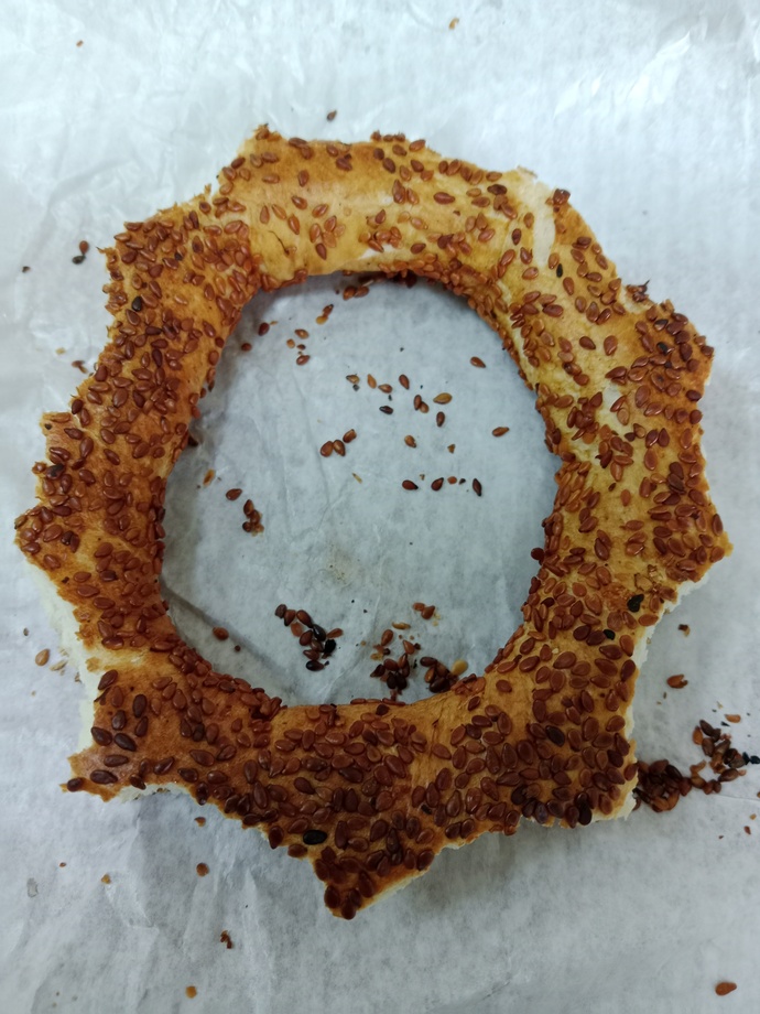 Simidi nasıl yersiniz bu şekilde simit yemek ayıp mi?