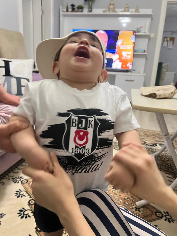 Bebekler neden her bulduğunu fırlatır?