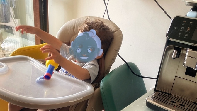 Bebekler neden her bulduğunu fırlatır?