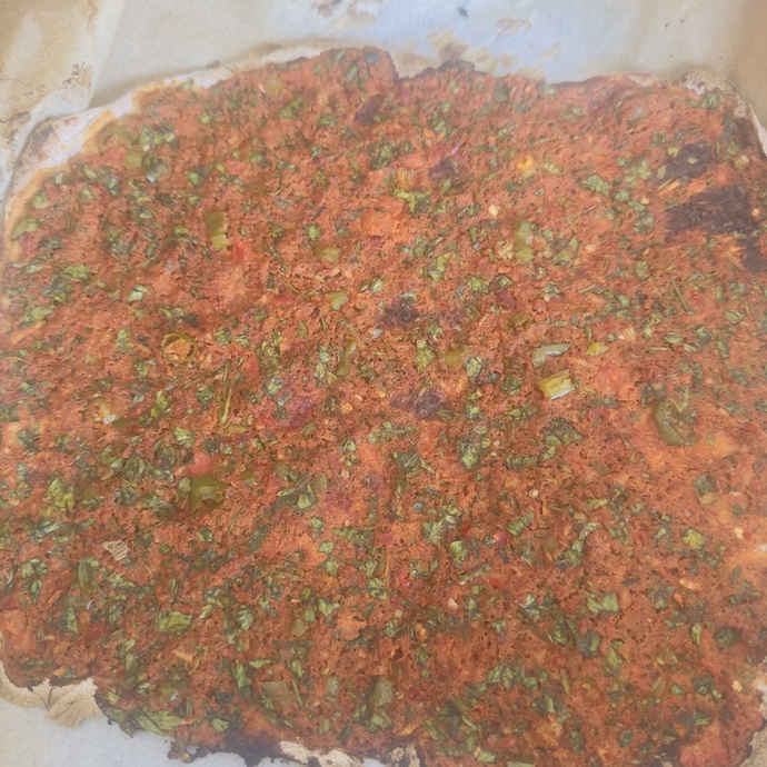 Akşam yemeği ev yapımı lahmacun iyi olmaz mı?