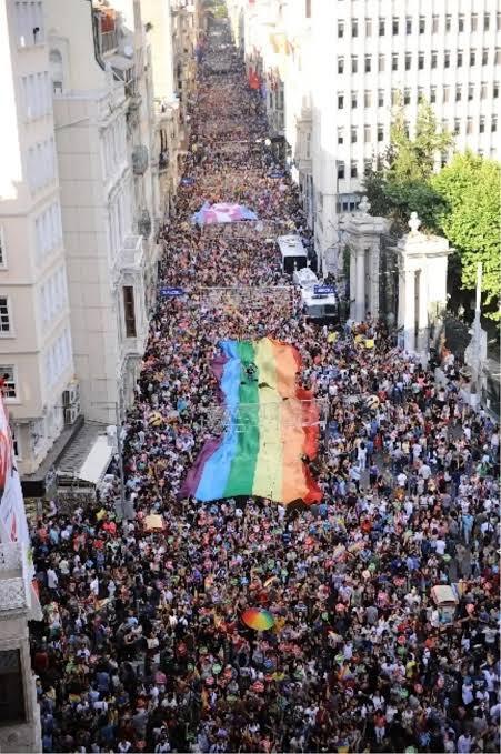 Almanyada yapilan lgbt yürüyüş ve sokak partileri hakkında düşünceniz nedir?