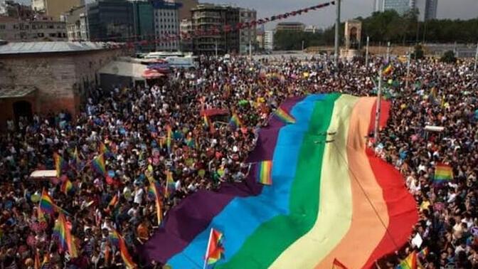 Almanyada yapilan lgbt yürüyüş ve sokak partileri hakkında düşünceniz nedir?