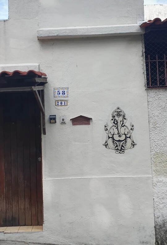Evimin duvarına yengeç burcuna özel Ganesha çizsem bana uğur getirir mi?