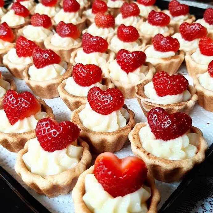 Görseldeki meyveli tartoletlerden yer misiniz?