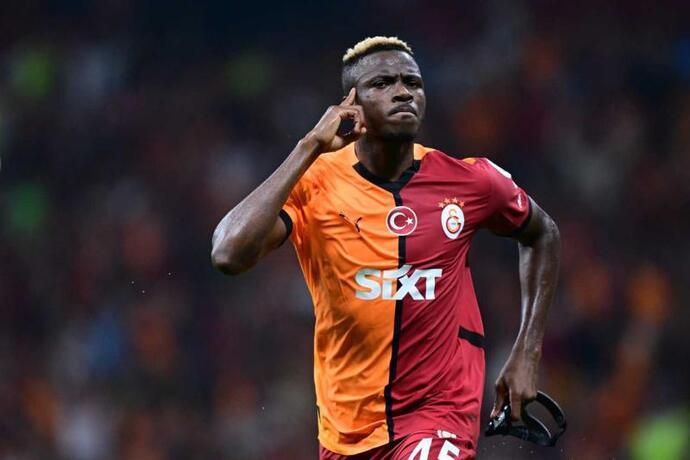 Galatasarayda Osimhen belirsizliği! Sizce yıldız oyuncu Galatasaray forması giyecek mi?