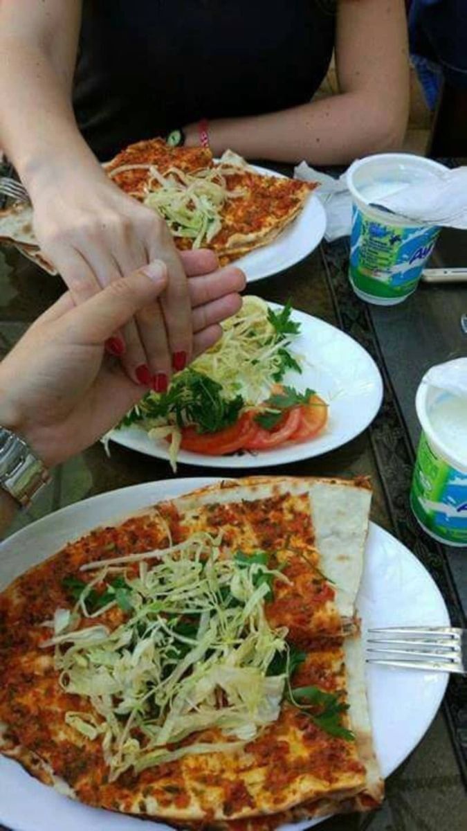 İlk buluşmada kızı lahmacun yemeye götürsem, benden soğur mu?