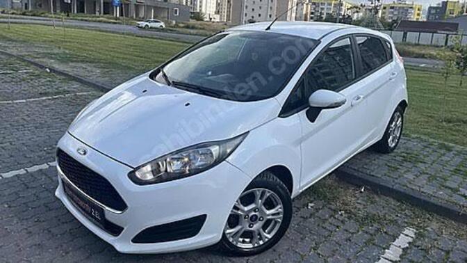 24 yaşındayım sizce ford fiesta arabam yaşıma göre doğru bir araba mı?