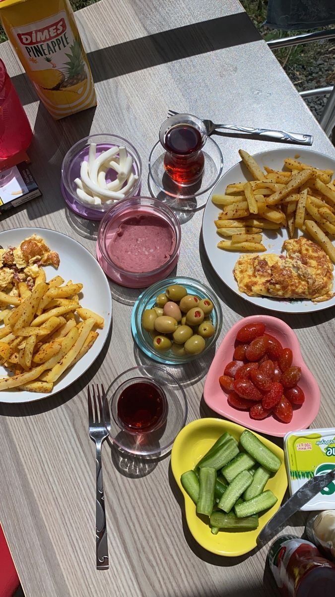 Bu kahvaltıya kiminle oturmak istersin?