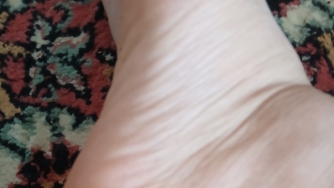 Hastane de calişiyorum. Ayakkabi giymektem ayagım böule oldu iş ayakkabısı şimdi crop tipli bi terlik aldım ayaklar bb şekilde so?