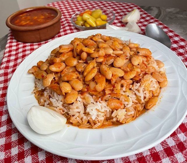 Kuru fasulyenin yanında soğan şart mı?