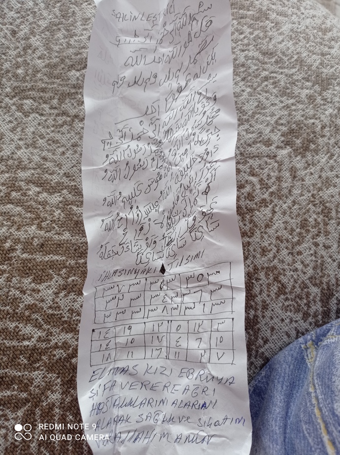 Bu muskada ne yazdığını söyleyecek birileri var mı acaba?