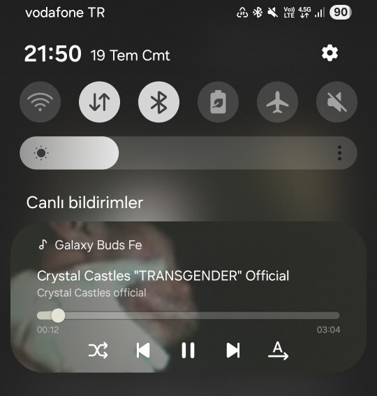 Bu aralar sürekli dinlediğiniz şarkı var mı varsa kimin şarkısı?
